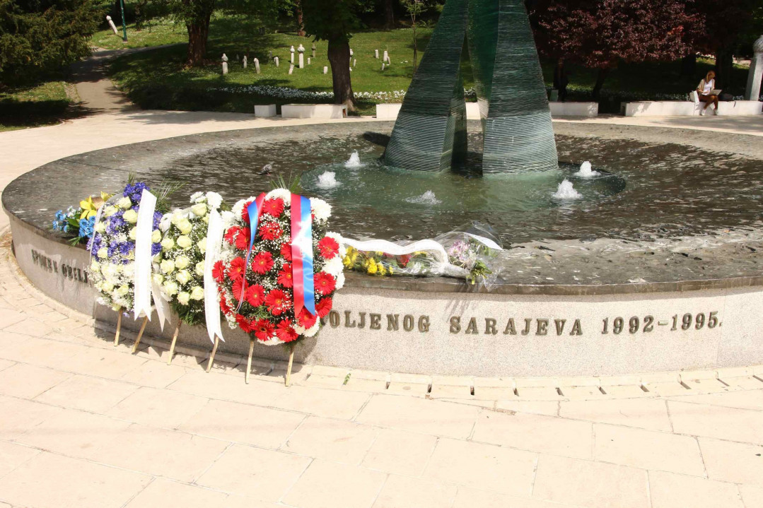Visoka delegacija SBB-a položila cvijeće na Spomenik ubijenoj djeci  opkoljenog Sarajeva